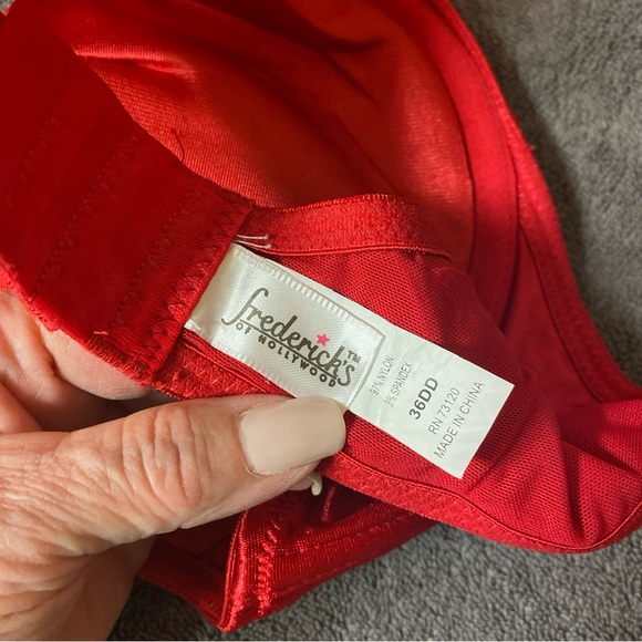 VTG Fredericks of Hollywood red satin bra size 36DD liquid satin second skin - Picture 2 of 14
